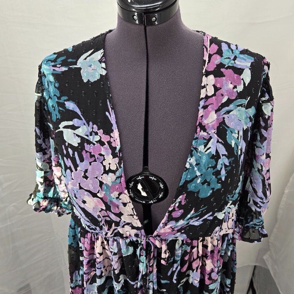 630-24 Torrid Maxi Swiss Dot Floral front tie Kimono Duster Size 2 (16/18) - Picture 4 of 12